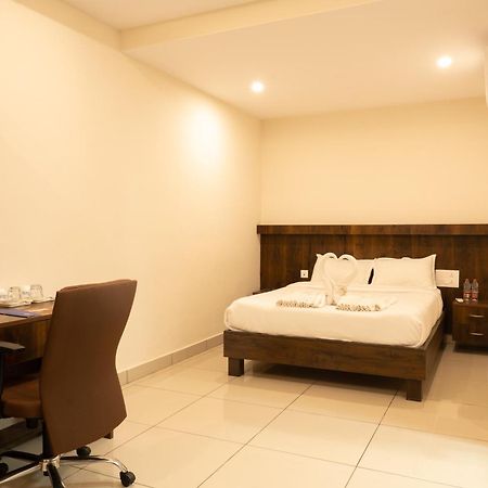 The King'S Meadows Golhalli Exterior foto