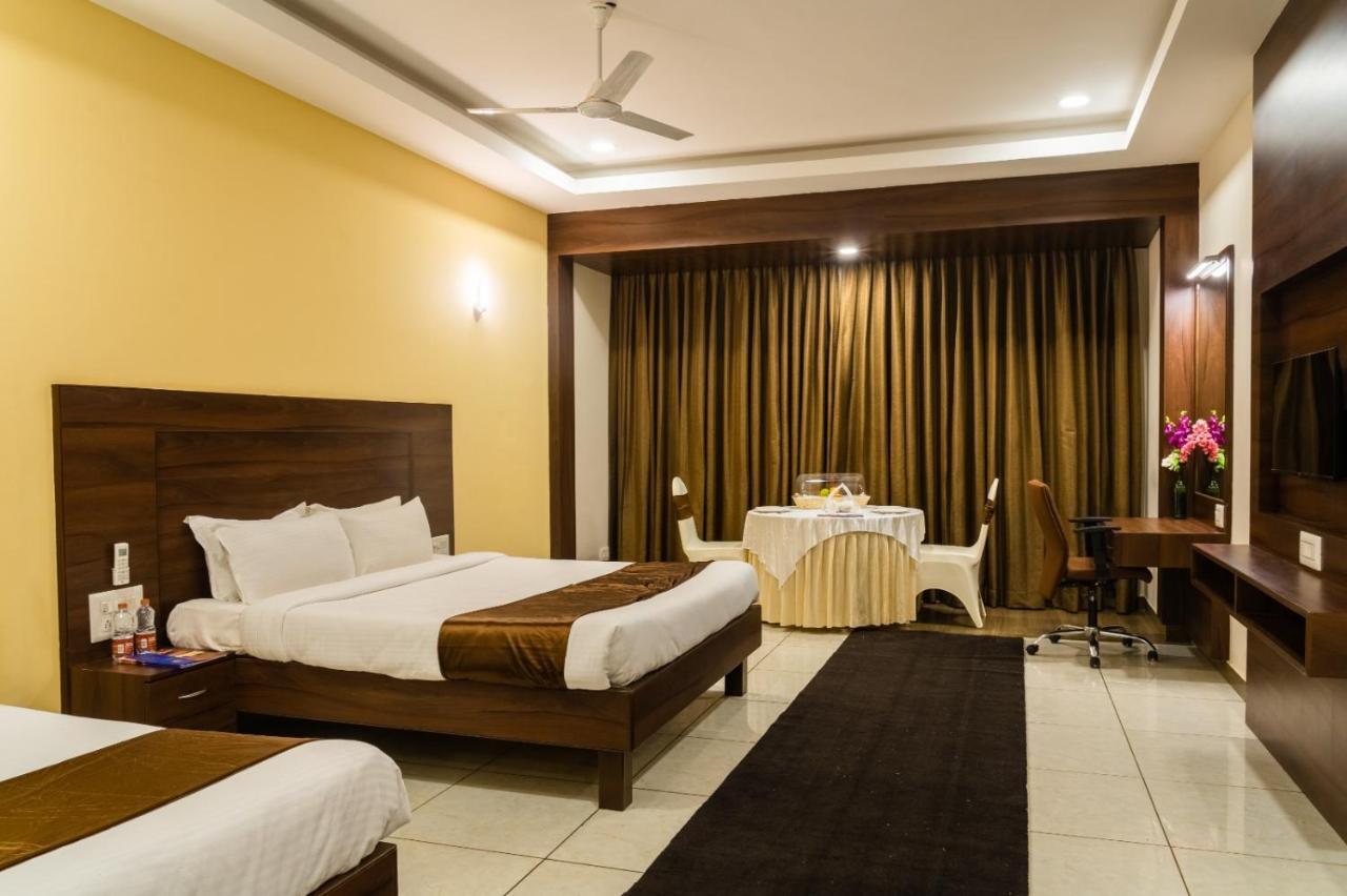 The King'S Meadows Golhalli Exterior foto