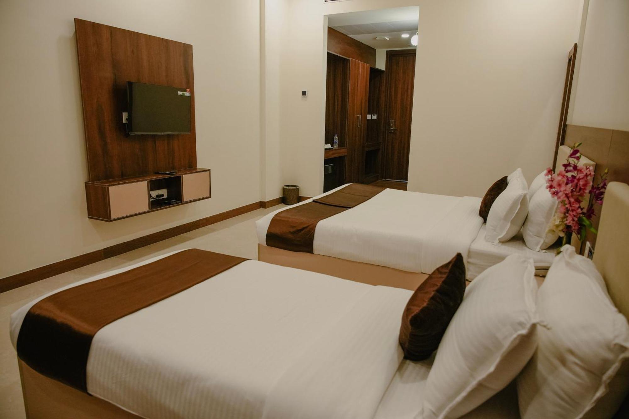 The King'S Meadows Golhalli Exterior foto