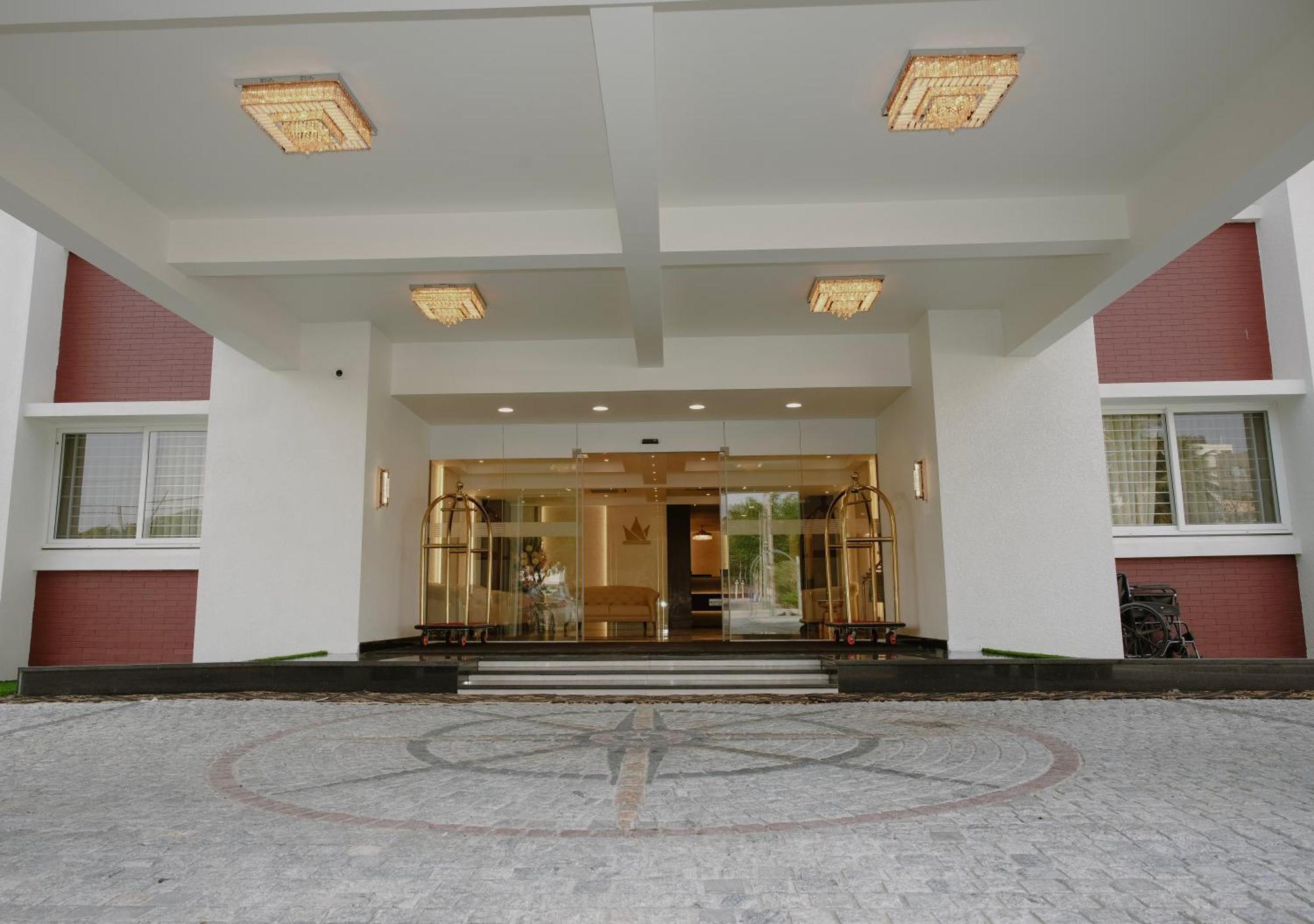 The King'S Meadows Golhalli Exterior foto