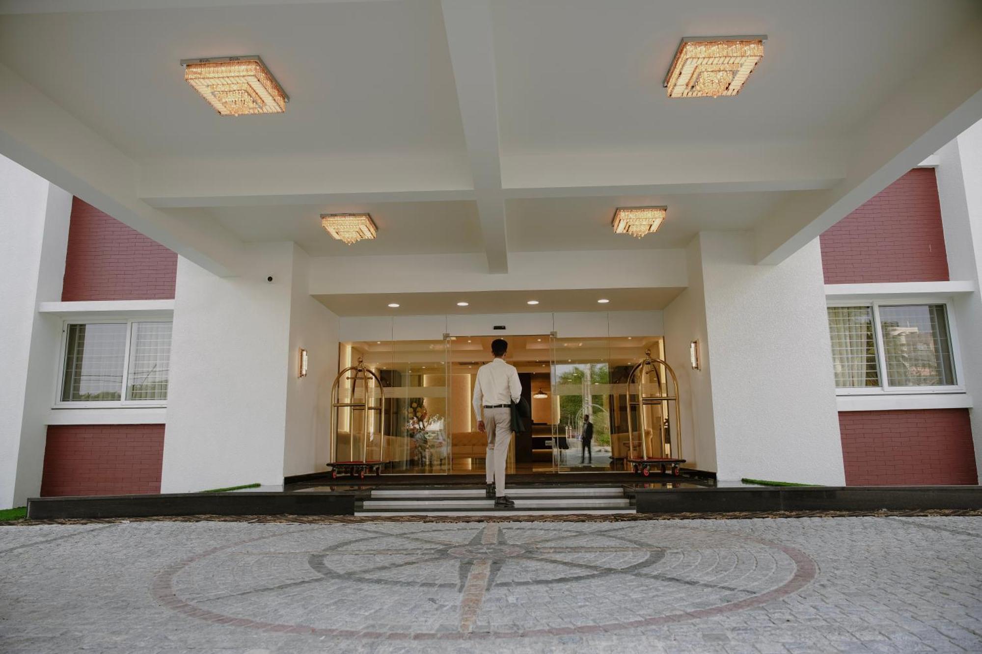 The King'S Meadows Golhalli Exterior foto