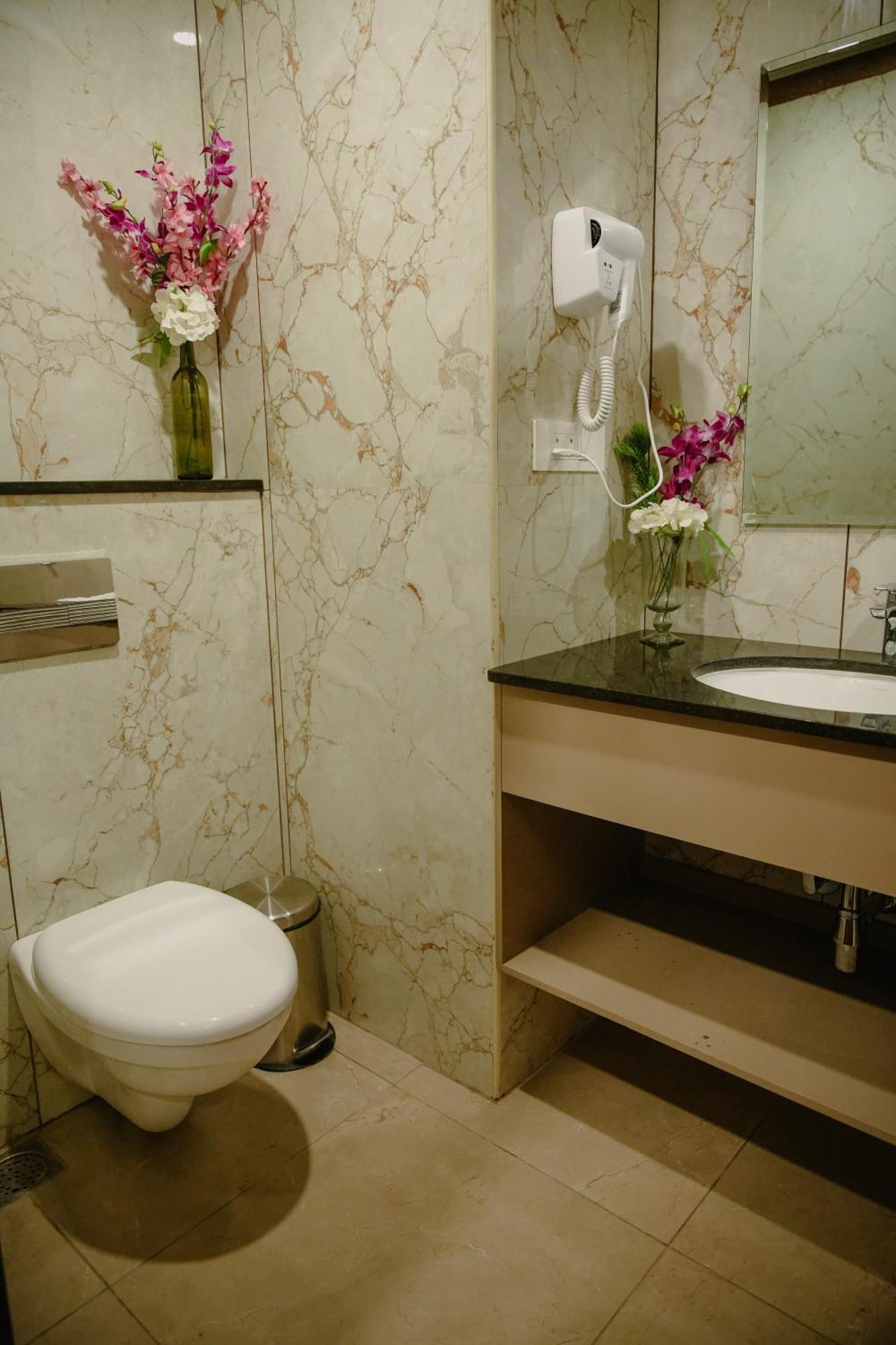 The King'S Meadows Golhalli Exterior foto