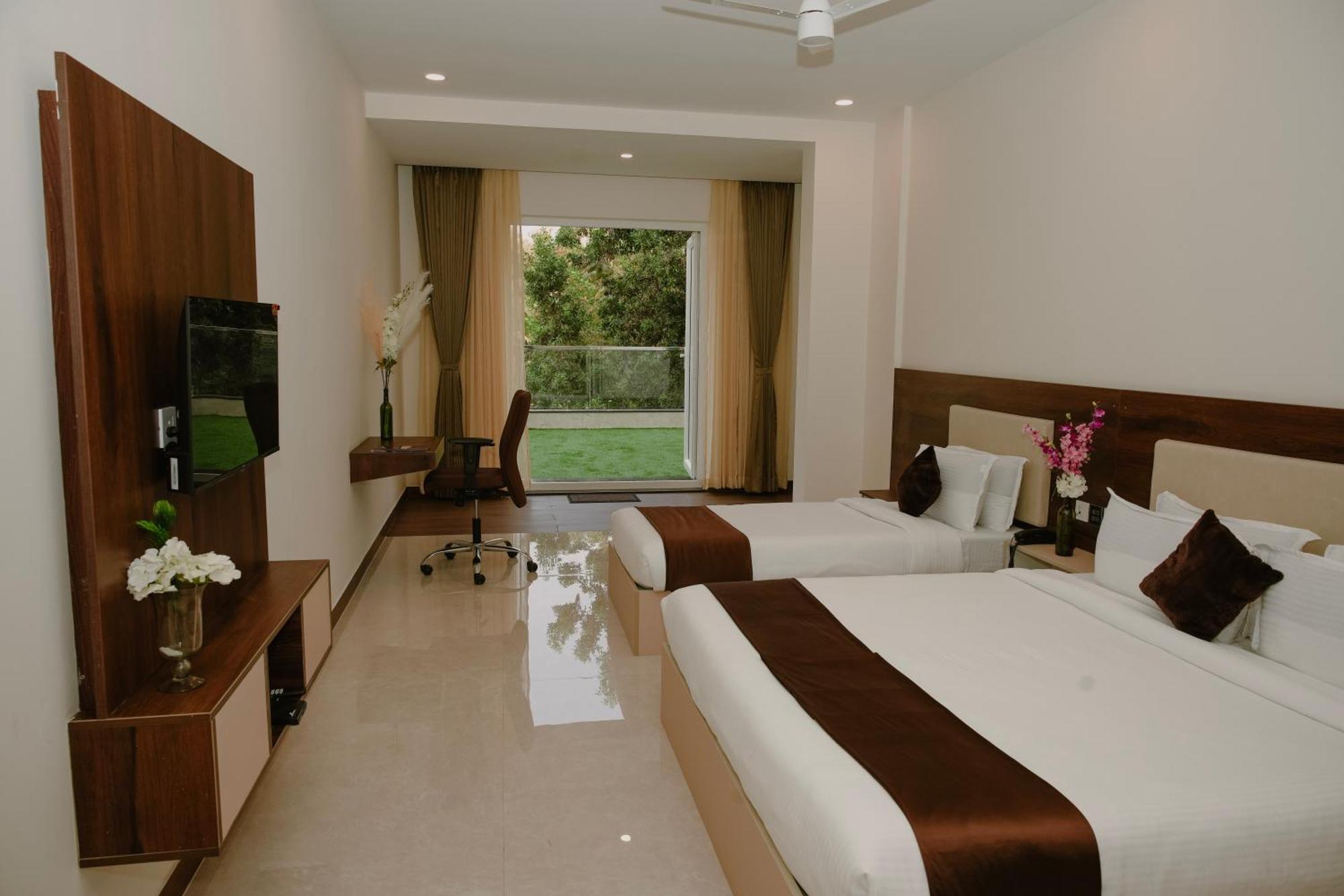 The King'S Meadows Golhalli Exterior foto